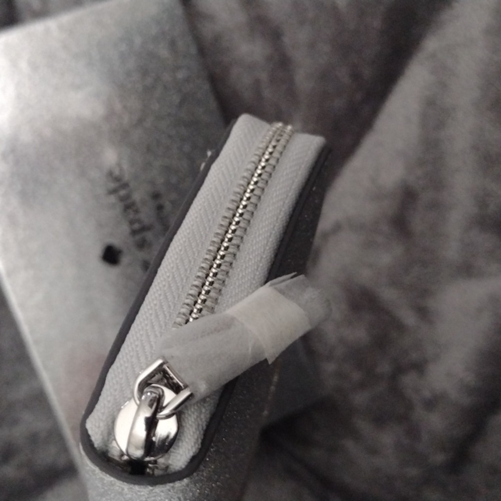 NWOT, Kate Spade Silver Sparkling wallet in gift box - Picture 10 of 12